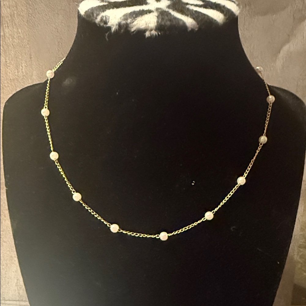 Elegant Gold and Pearl Necklace
